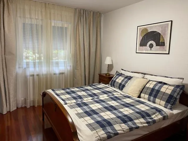 Adriana أوباتيا